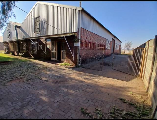 2 BEDROOM HOUSE FOR SALE IN MEYERTON CENTRAL